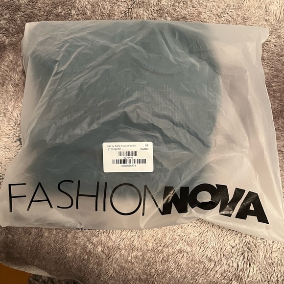 Call my name ribbed set in colour Hunter green - Picture 3 of 3